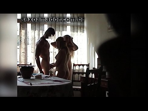 ❤️ Sexveninder inviterer en kæmpe mand og en trekant med ham ❌ Sex video at da.teatroporno.ru ❌❤