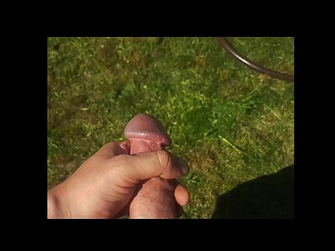 ❤️ Hot hottie får sin lyserøde fisse kneppet og kommer med en sprøjte i en sommerhave ❌ Sex video at da.teatroporno.ru ❌❤