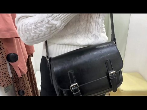 ❤️ Offentlig onani af ung kælling FeralBerry med en dildo i prøverummet ❌ Sex video at da.teatroporno.ru ❌❤